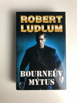 Robert Ludlum: Bourneův mýtus Pevná (2004)
