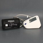 Měřící přístroj značky Omron X3